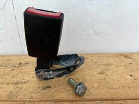 8176516 Bmw 97-03 E39 525i 530i 540i Rear Right Seat Belt Receptacle Oem 8176516 Bmw 97-03 E39 525i 530i 540i Rear Right Seat Belt Receptacle Oem