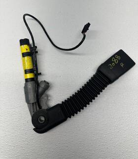 8408762 Bmw 2001-2006 X5 Front Right Seat Belt Buckle Receiver Oem 242088