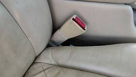88954963 Cadillac 1998-04 Seville Passenger Right Front Seat Belt Buckle Receiver Tan 503