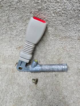 88957680 Cadillac 2000 Deville Sts Sls Dts Seat Belt Receptacle Fastener Nut Included