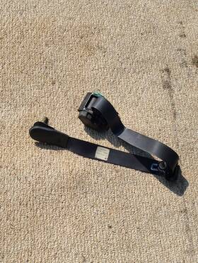 15165802 Chevrolet 01 02 2002 Suburban Tahoe Right Passenger Rear Seat Belt Retractor 2nd Row Gray