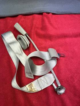 15574052 Chevrolet 88-98 Obs Chevy Gmc Tahoe Silverado Sierra Bench Seat Lap Belt Latch Gray Oem