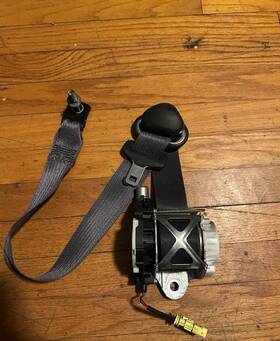 19333078 Chevrolet 2013-2015 Camaro Ss Driver Front Seat Belt Retractor Black 13-15 19333078 Chevrolet 2013-2015 Camaro Ss Driver Front Seat Belt Retractor Black 13-15