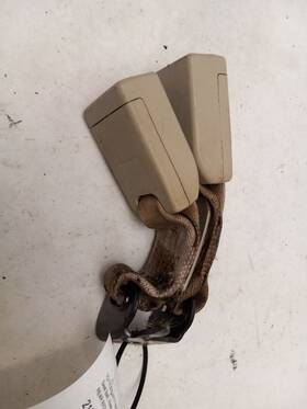 212.gm1i15 Chevrolet Rear Right And Center Seat Belt Buckle Fits Malibu 2015 Oem