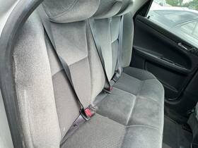 212.gm1s10 Chevrolet Impala 2010 Middle Rear Seat Belt Retractor Gray Second Row 772068