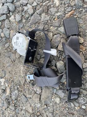 22817006 Chevrolet 2014-2016 Chevy Silverado 1500 Rear Center Middle Seat Belt With Buckle Oem