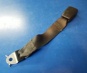 33053574 Chevrolet 2006-2016 Impala Front Center Black Seat Belt Buckle Oem