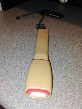 88956391 Chevrolet 97-04 Corvette C5 Cpe Tan Lh Seat Belt Recepticle Oak 67i Oem