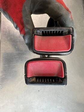 212.gm8y11 Chevrolet Truck 2011 Chevy Silverado 2500 Right Rear/center Seat Belt Buckle 568869