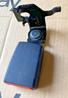 824.ch2d13 Dodge Dart Seat Belt Buckle Latch Left Driver Rear Back 2013 2014 2015 2016