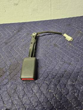 8022166681 Ford 07-12 Mustang Right Rh Front Passenger Seat Belt Buckle