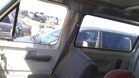 210.fd8w83 Ford Truck E150 1983 Seat Belt Front 29577684
