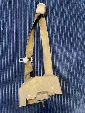 12376733 General Motors 95 To 99 Suburban Tahoe Yukon Front Right Seatbelt Seat Belt Retractor Gray