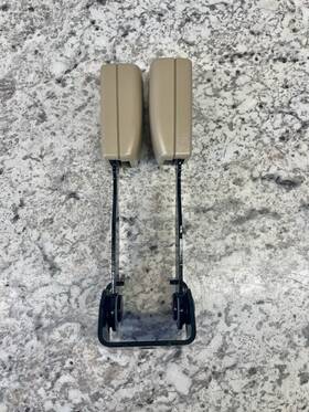 General Motors 19259411 2007-2014 Silverado Sierra Crew Cab Rear Center Seat Belt Buckle Light Cashmere