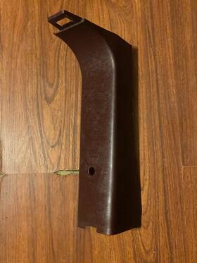 1995-ft99 Genuine Gm Parts 15971856 Right D-pillar Lower Trim For 4 Door Tahoe And Yukon P/n Red