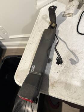 33027430a Gm 2005 Buick Century Front Driver Left Seatbelt Receiver Gray Grey