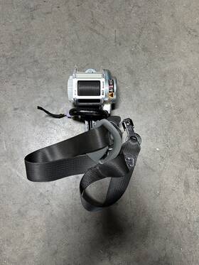 84459234 Gm Driver Left Lh Seat Belt Seatbelt 2019-2023 Silverado 1500/gmc Sierra 1500