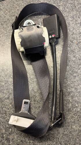 84461160 Gm 2019 Chevrolet Silverado Rear Middle Seatbelt