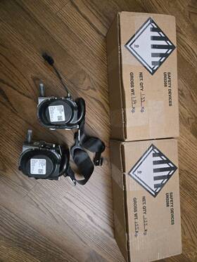85557281 Gm C8 Corrvette Oem Seat Belt Set And