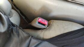 88940112 Gm Trucks 01-02 Suburban Passenger Right Front Seat Belt Buckle Receiver 922 Light Gray