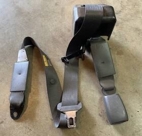21992680 Gmc 03-06 2006 Silverado Sierra Center Rear Seat Belt Retractor Gray Xcab