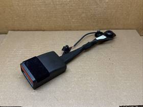 84073073 Gmc 2018-2023 Acadia Front Driver Or Passenger Side Seat Belt Seatbelt Buckle