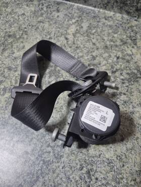 84212188 Gmc 2017-2023 Acadia Rear 2nd Row Left Side Seat Belt Seatbelt Retractor Oem