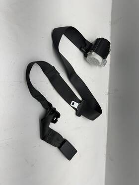 84506478 Gmc 20-22 Sierra 2500 Rr Center Seat Belt And Retractor W Buckle Oem 84506478 Gmc 20-22 Sierra 2500 Rr Center Seat Belt And Retractor W Buckle Oem