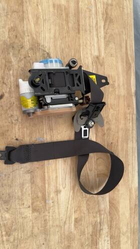 Hyundai 88820b1500rry 2015 2016 Genesis Sedan Front Right Passenger Seat Belt Retractor Black
