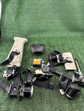 Tk-ah2-g2545 Infiniti Q50 Seat Belts Front Set Module Horn 2014-2021 Black Oem