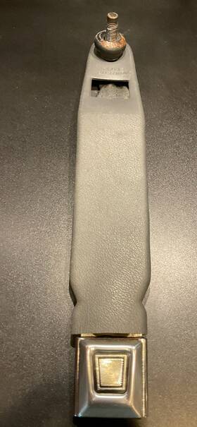 E13742 Jeep Cherokee Xj 84-95 Passenger Front Seatbelt Dark Gray Oem Tw95