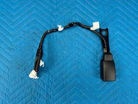 73230-33740 Lexus Es300h Es350 Front Passengers Seat Belt Buckle Black La20 2013-2015 Oem 73230-33740 Lexus Es300h Es350 Front Passengers Seat Belt Buckle Black La20 2013-2015 Oem