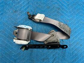 73360-60325 Lexus Toyota Land Cruiser Lx470 2nd Row Seat Belt Passengers Side Gray Lg10 03-07 Oem 73360-60325 Lexus Toyota Land Cruiser Lx470 2nd Row Seat Belt Passengers Side Gray Lg10 03-07 Oem