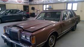 210.fd2u89 Lincoln Town Car 1989 Seat Belt Front 1652493