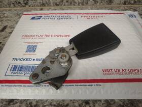 1238606069 Mercedes 1980 Benz 300cd W123 Seatbelt Receiver Seat Belt Buckle Oem 1238606069 Mercedes 1980 Benz 300cd W123 Seatbelt Receiver Seat Belt Buckle Oem