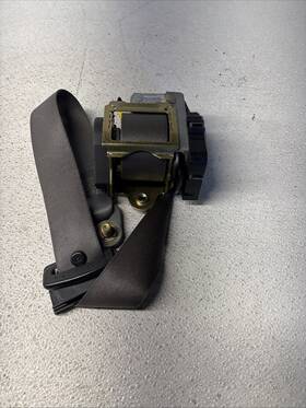 Mercedesw210 Mercedes-benz 2108609585 00-04 E Class E320 Front Left Seat Belt Retractor