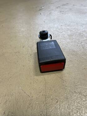 A1668603069 Mercedes-benz 2013-2016 Gl450 X166 Rear 3rd Row Right Seat Belt Seatbelt Buckle Oem