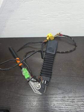 A1728600169 Mercedes-benz 12-20 R172 Slk350 Slc300 Front Left Driver Seat Belt Buckle Oem