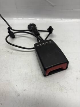 A2058600169 Mercedes-benz 2015-2021 C300 W205 Front Left Seat Belt Buckle Adapter Oem