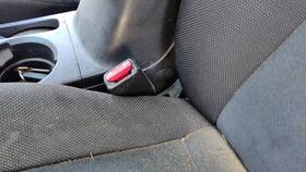7000b394 Mitsubishi 2003-2004 Outlander Driver Left Front Seat Belt Buckle Receiver Black