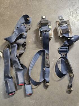 M0020 Mitsubishi 87 88 89 Mighty Max Ram 50 D50 Seat Belt Set Retractors Driver Passenger