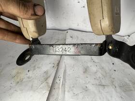 Mb824639 Mitsubishi Rear Center Seatbelt Buckle Receiver For 91-99 3000gt And Dodge Stealth Beige