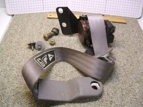 F01431 Mustang 2000 Gt Convertible Passenger Front Seat Belt Retractor Color X2 Read