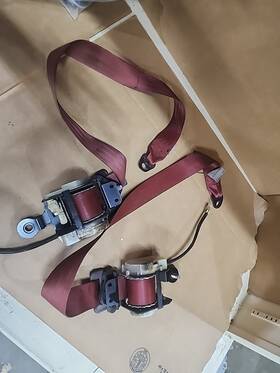 210.da1z84 Nissan 1984-1986 300zx Vg30 Z31 Lh And Rh Front Seat Belt Retractors Red