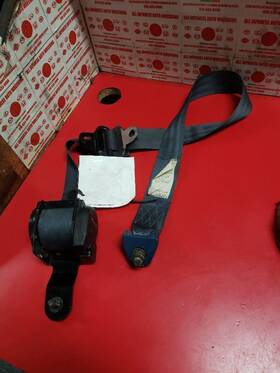 210.da1587 Nissan Truck Tnissan 1987 Seat Belt Front 78118