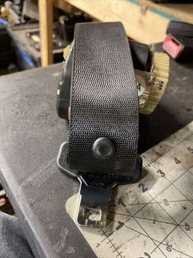 2038602069 Oem 01-07 Mercedes W203 Right Rear Seat Belt Buckle Receiver