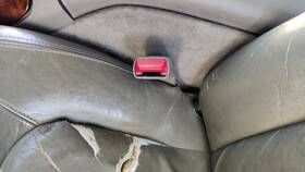 12474643 Oldsmobile 1998-2001 Olds Bravada Driver Left Front Seat Belt Buckle Receiver Pewter 922 12474643 Oldsmobile 1998-2001 Olds Bravada Driver Left Front Seat Belt Buckle Receiver Pewter 922