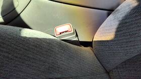 88896431 Oldsmobile 2000-02 Intrigue Driver Left Front Seat Belt Buckle Receiver Gray 14b
