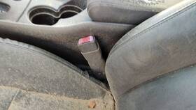 Pontiac 88956106 00-05 Bonneville Driver Left Front Seat Belt Buckle Receiver Pewter 932
