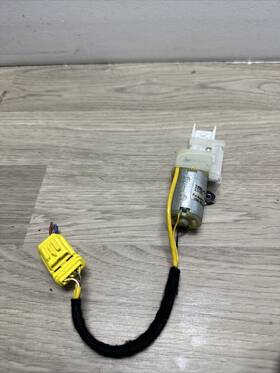 404.841 Porsche 03-06 Cayenne Rear Lh Driver Seat Belt Height Adjuster